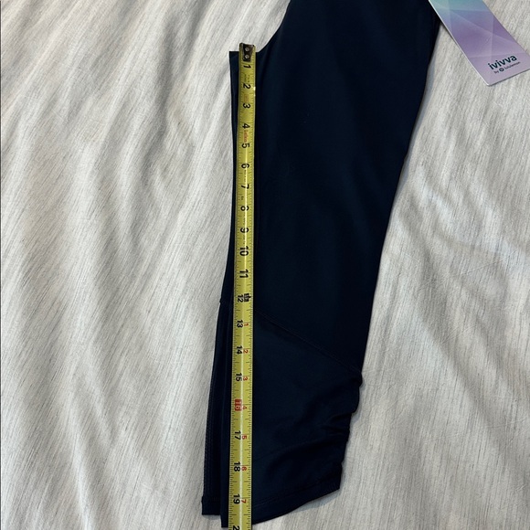 Ivivva by Lululemon Take Me to the Studio Crop - Picture 8 of 8